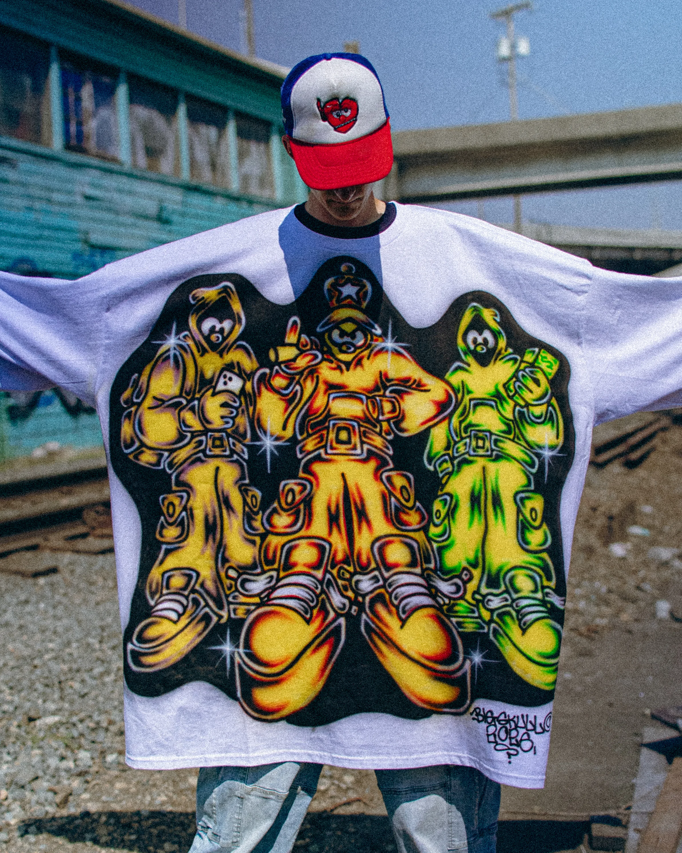Oversized tee, three hooded characters airbrushed in gold and chrome